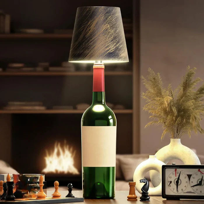 Kompakt bærbar LED-lampe med oppladbart batteri og touch-kontroll, perfekt for camping eller terrassen.