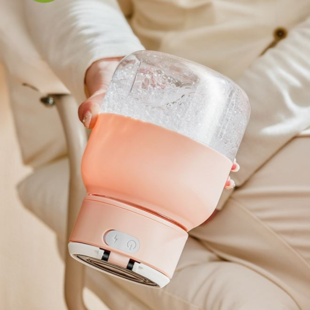 Mini blender for frukt og grønnsaker. Lag fersk juice, shakes og smoothies med denne praktiske reiseblenderen.