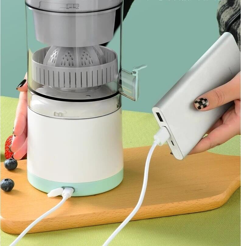 Lag sunn, fersk juice og smoothies med denne bærbare USB-juiceren. Perfekt for en aktiv livsstil.