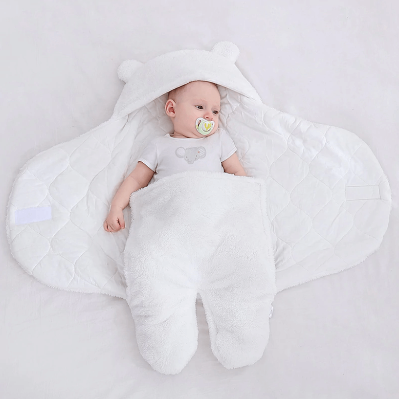 Babypledd sovepose med brettet kant, gir en ekstra koselig følelse.
