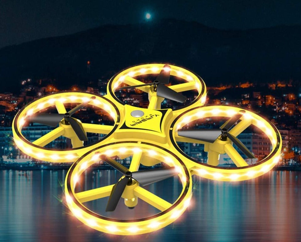 Flere fargerike RC Droner for barn (rød, blå, gul), alle med hindringsensor. Perfekt leke og gave.