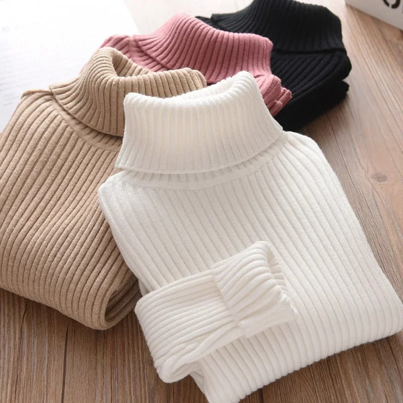Stilfull strikket turtleneck genser for barn i klassisk design, vinterklar