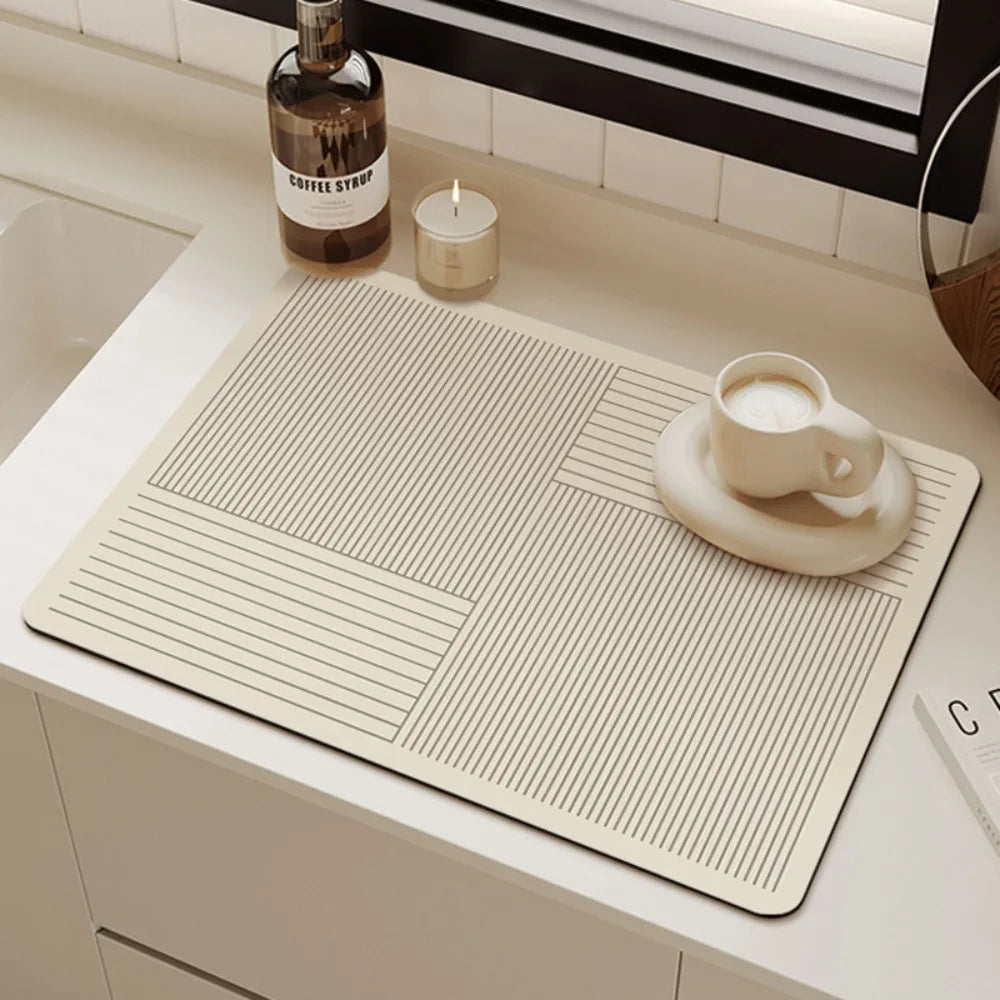 Slitesterk beige antiskli kjøkkenmatte i diatomitt, hygienisk og varmebestandig for daglig bruk.