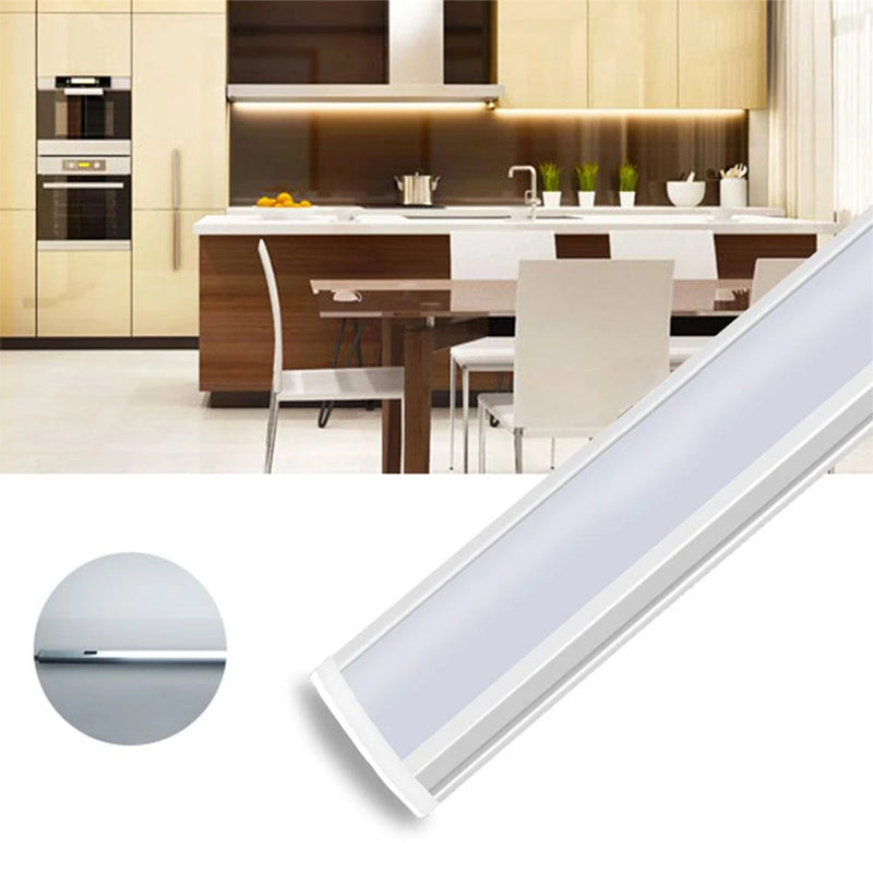"Bevegelses-sensor LED skaplys, induksjonsdrevet, hvitt, enkel magnetisk installasjon, perfekt for hjemmets interiør."