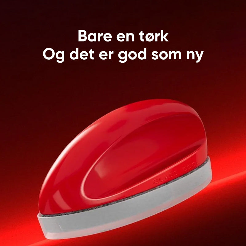 Bilglassrenser sprayes på bilens frontrute, fjern olje og smuss for krystallklar sikt og trygg kjøring.