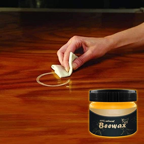 Nærbilde av bivoks polish på treflate, glans, beskyttelse, naturlig ingrediens, hjem