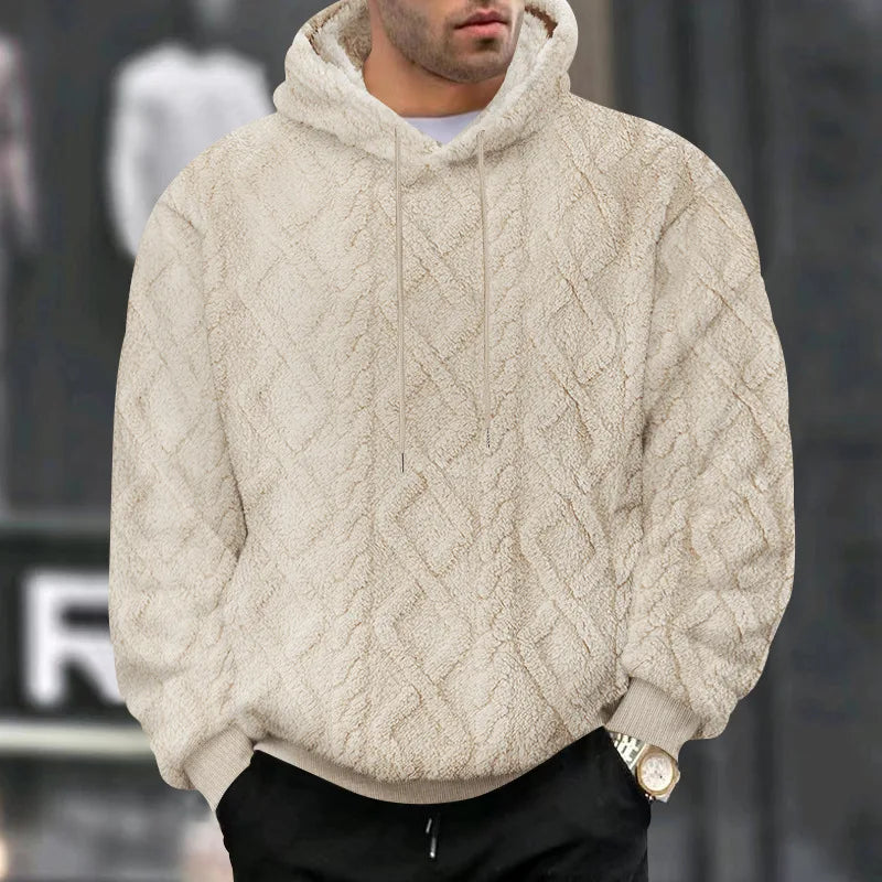 Pullover hettegenser for menn i brunt jacquard stoff, perfekt for avslappede dager.
