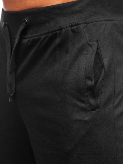 Nærbilde av pustende stoff på komfortable herreshorts. Ideelt for varme sommerdager og fritid.