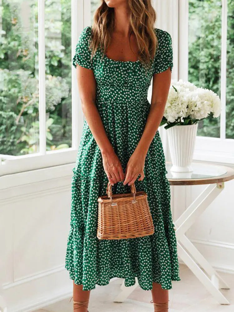 Elegant dameklær: Blomstret langkjole med puffermer og firkantet hals, ideell for sommeren.