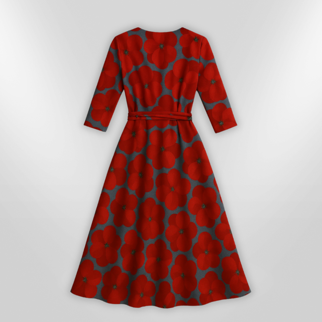 Komfortabel og luftig damekjole med friskt blomsterdesign, egnet for både hverdag og ferie.