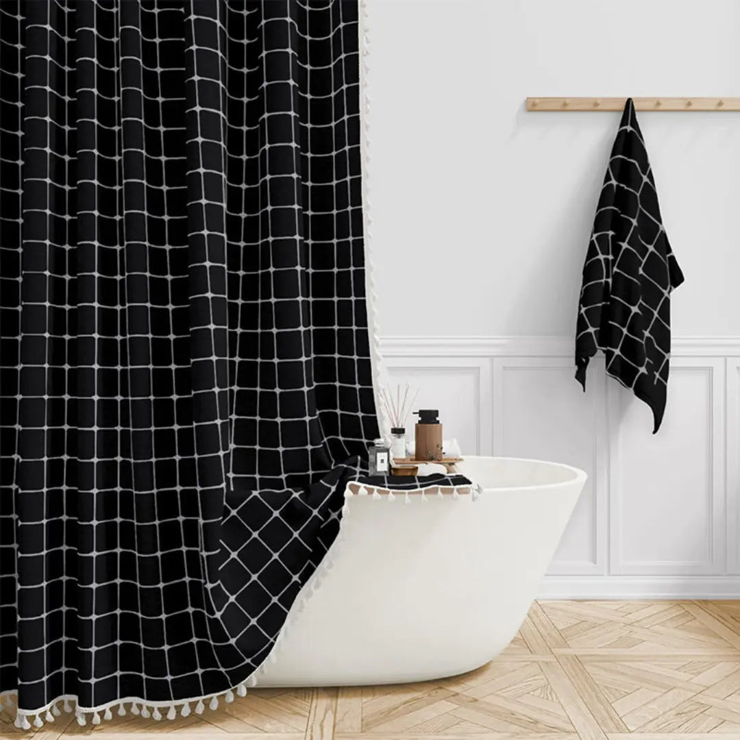 Gårdshusstil boho dusjforheng med dusker. Vanntett og elegant for hjeminnredning på badet.