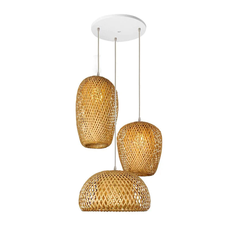 Koselig boho designlampe, mykt lys og unik stil, ideell som soveromslys eller stuebelysning.