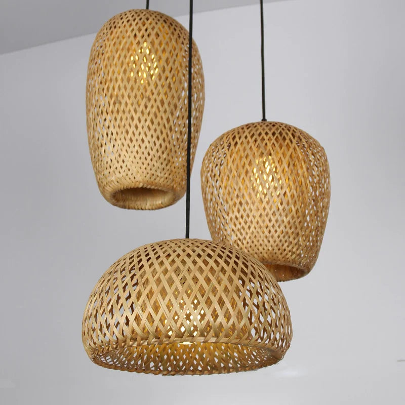 Stilfull hengelampe i boho stil, vakker belysning for stuen, fremhever et unikt interiør.