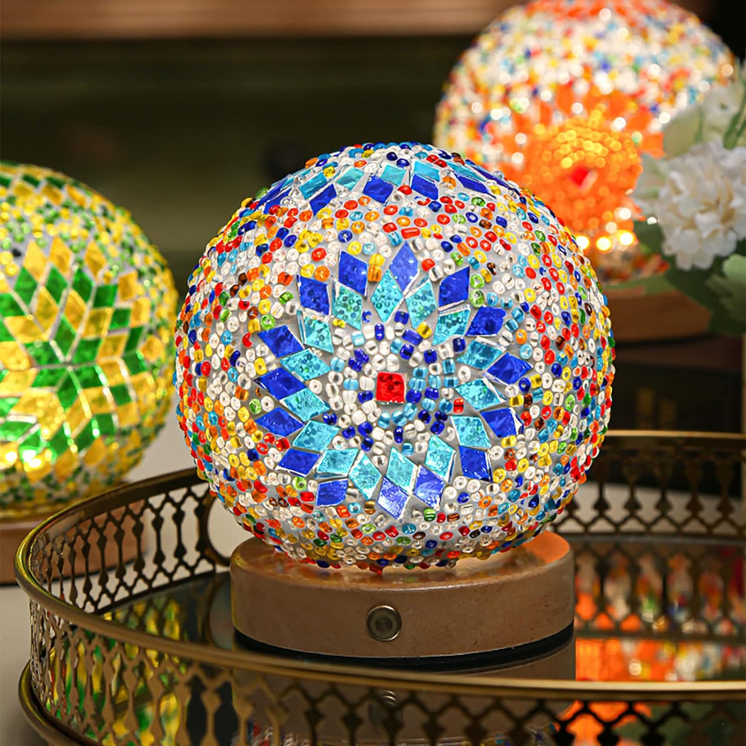 Unik gaveidé: Boho mosaikk bordlampe. Fargerik nattlampe som gir et varmt og koselig stemningslys til rommet.