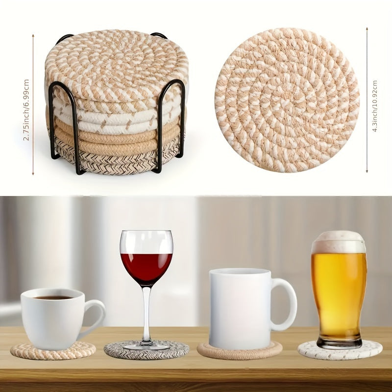 Detalj av vevd boho bordbrikke. Naturlig tekstur for elegant og funksjonell bordbeskyttelse.