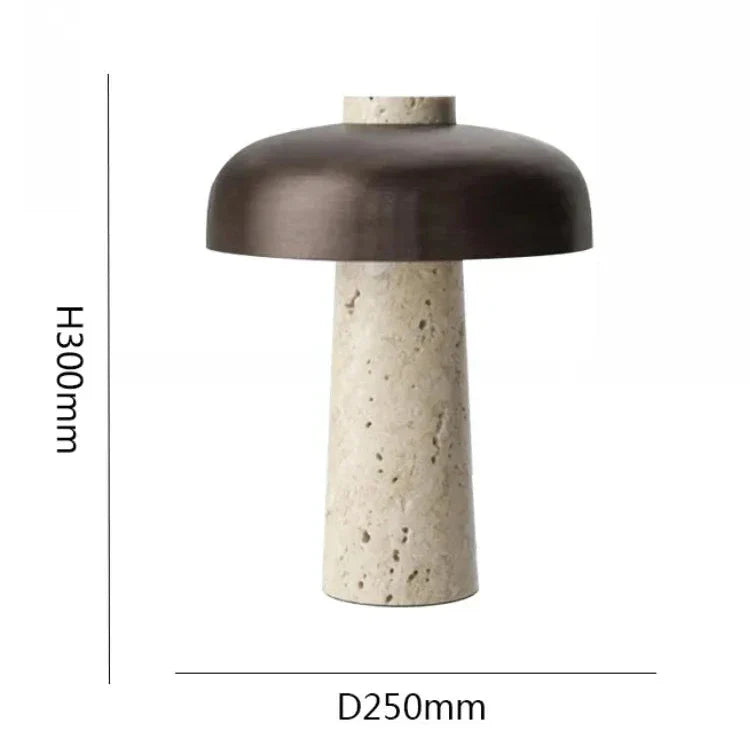 "Bordlampe i naturlig travertin, nordisk design, med rustikk Wabi Sabi-stil, gir varm belysning til rommet ditt."
