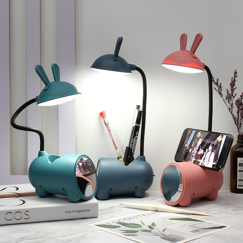 Øyevennlig LED-bordlampe med berøringskontroll. Gir justerbart lys for komfortabel lesing/arbeid.