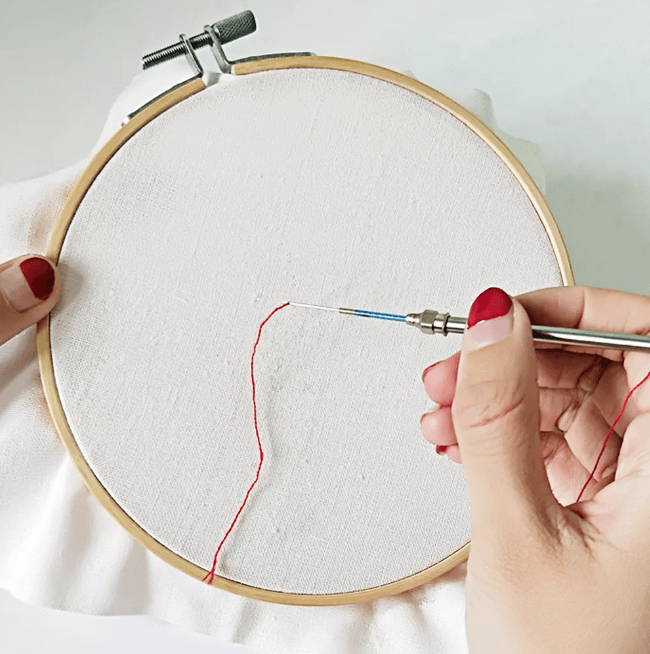 Allsidig nålesett for broderi og punch needle; lag dekorative og unike kunstverk.