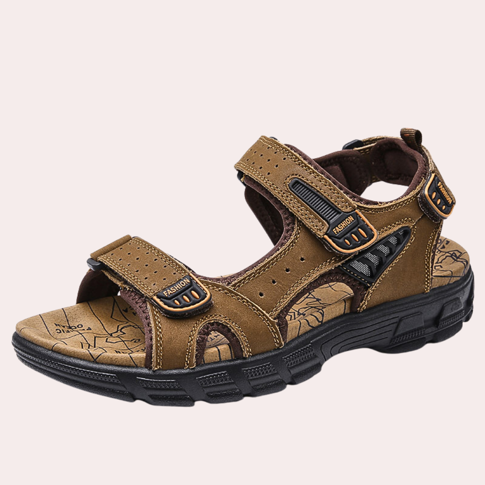 "Brun ortopedisk sandal med justerbare reimer og åpen tå, komfortabel for sommerturer og lindring av fotplager."