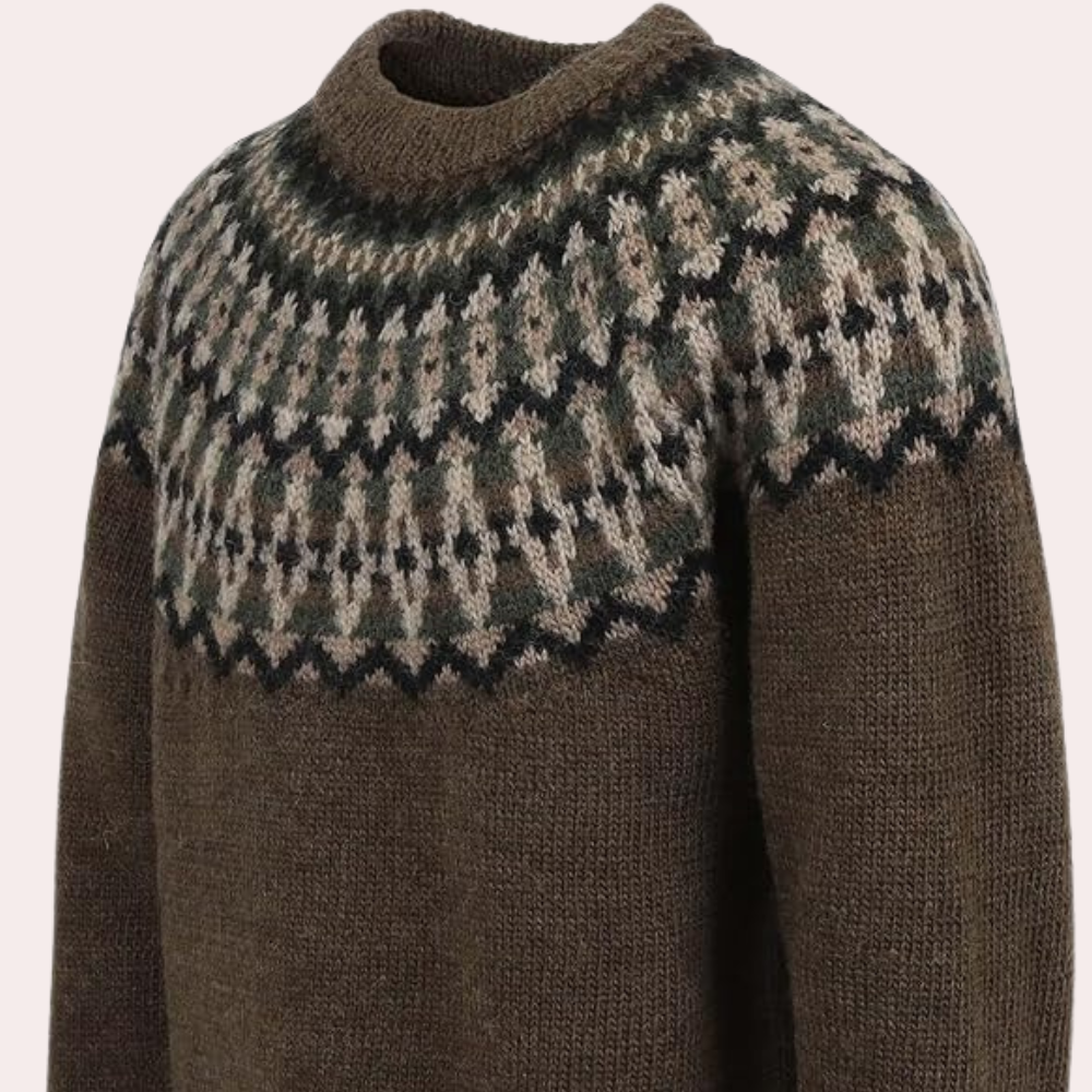 "Brun retrogenser for kvinner med tradisjonelt norsk mønster, rund hals og lange ermer. Perfekt for koselige vinterdager."