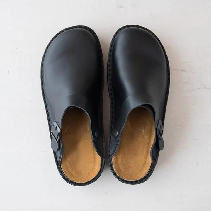 Brune ortopediske herresandaler med ergonomisk såle og pustende materiale, designet for komfort og støtte.