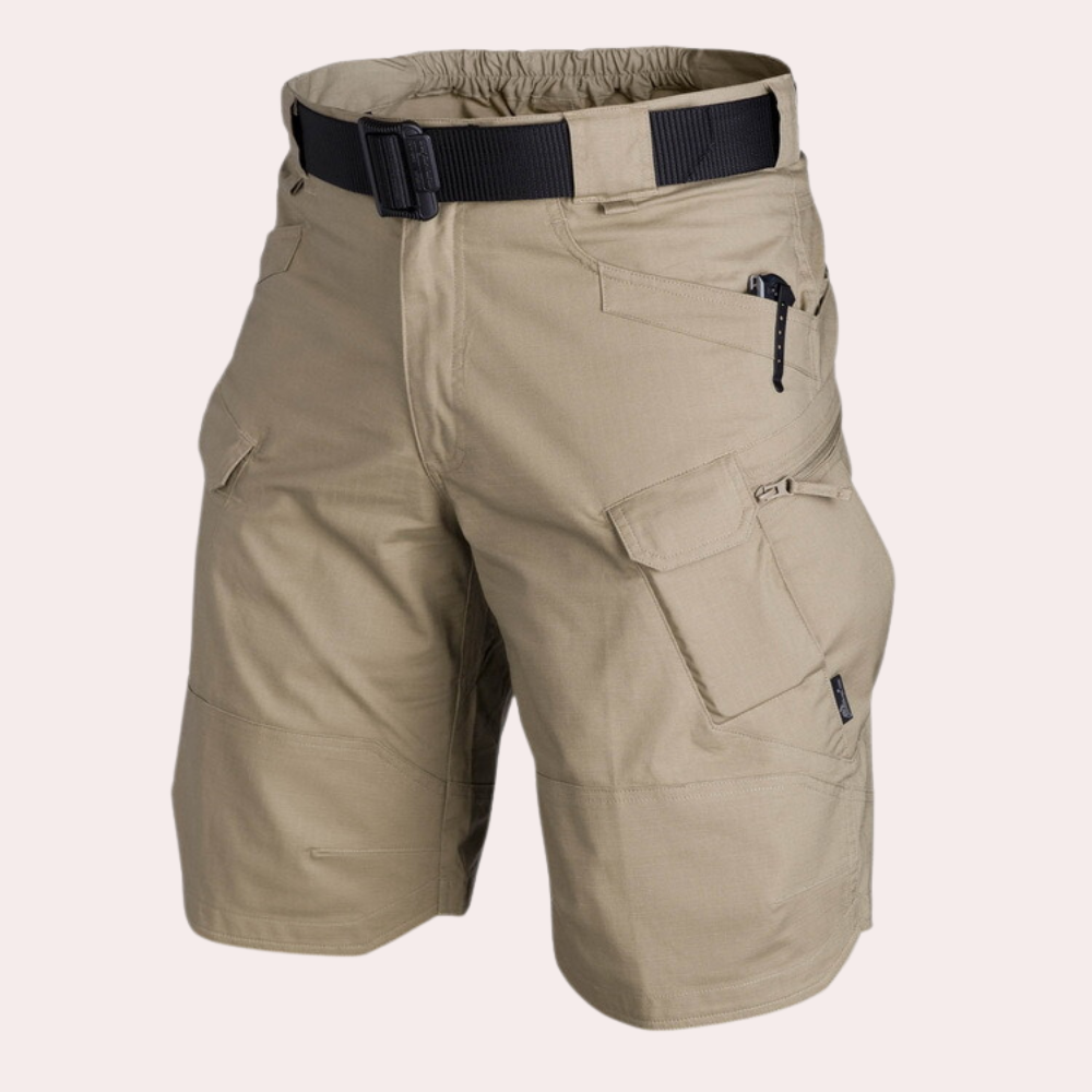 "Cargoshorts for menn i khaki, tidløst design med flere lommer, pustende stoff for komfort."