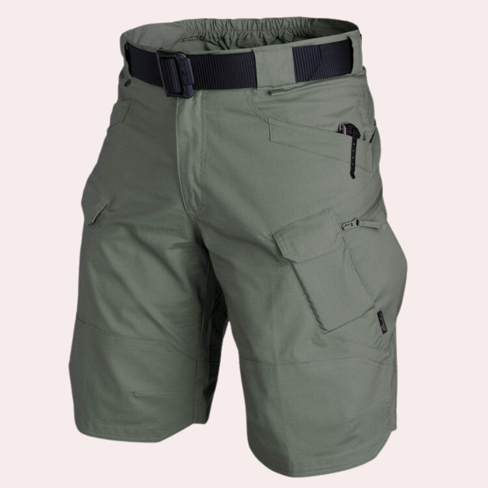 "Cargoshorts for menn i khaki, tidløst design med flere lommer, pustende stoff for komfort."