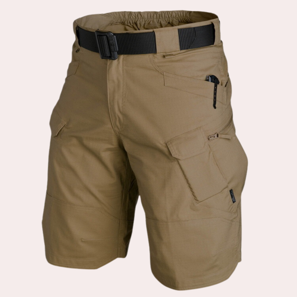 "Cargoshorts for menn i khaki, tidløst design med flere lommer, pustende stoff for komfort."