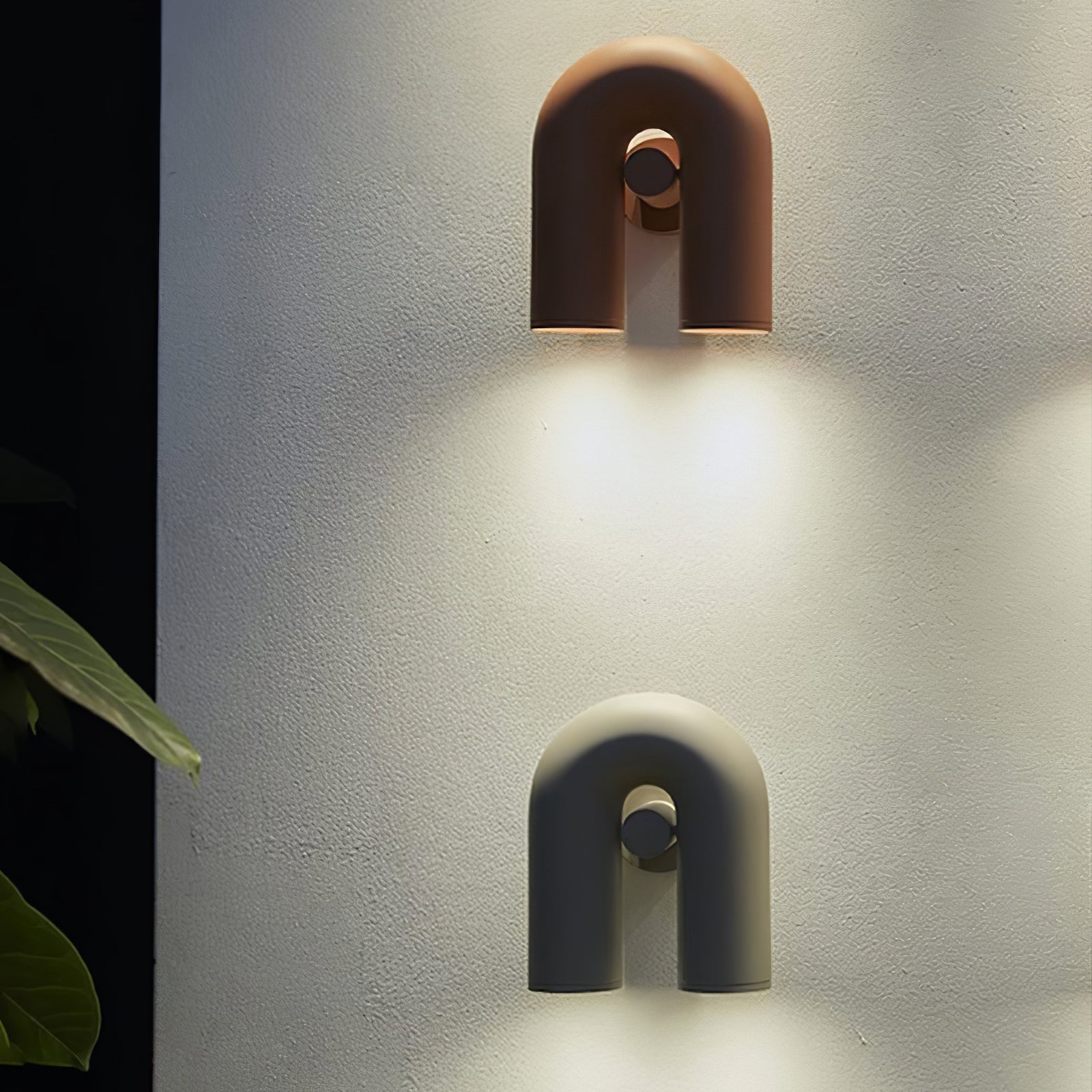 "Cirkus justerbar LED vegglampe med U-formet modul, elegant design for moderne innendørs belysning."