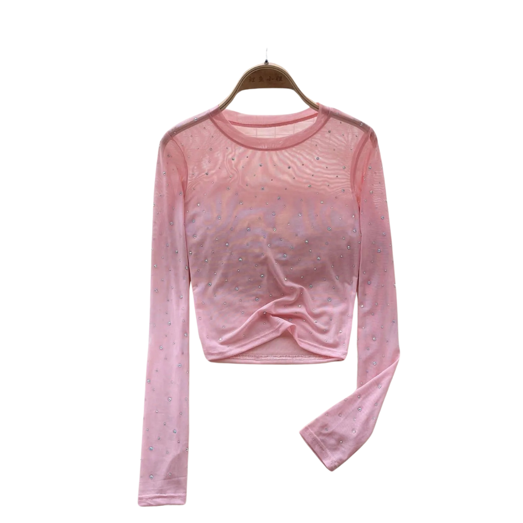 Elegant glitrende dame crop topp med lange ermer og rhinestones, glamorøst uttrykk.