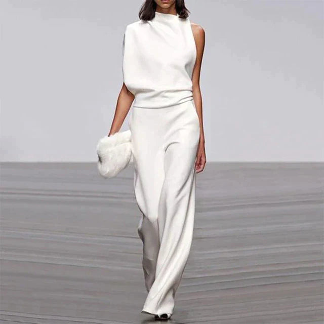 Elegant damejumpsuit, løs og ermeløs. Komfortabel kvinneoverall ideell for sommerens fritid og antrekk.