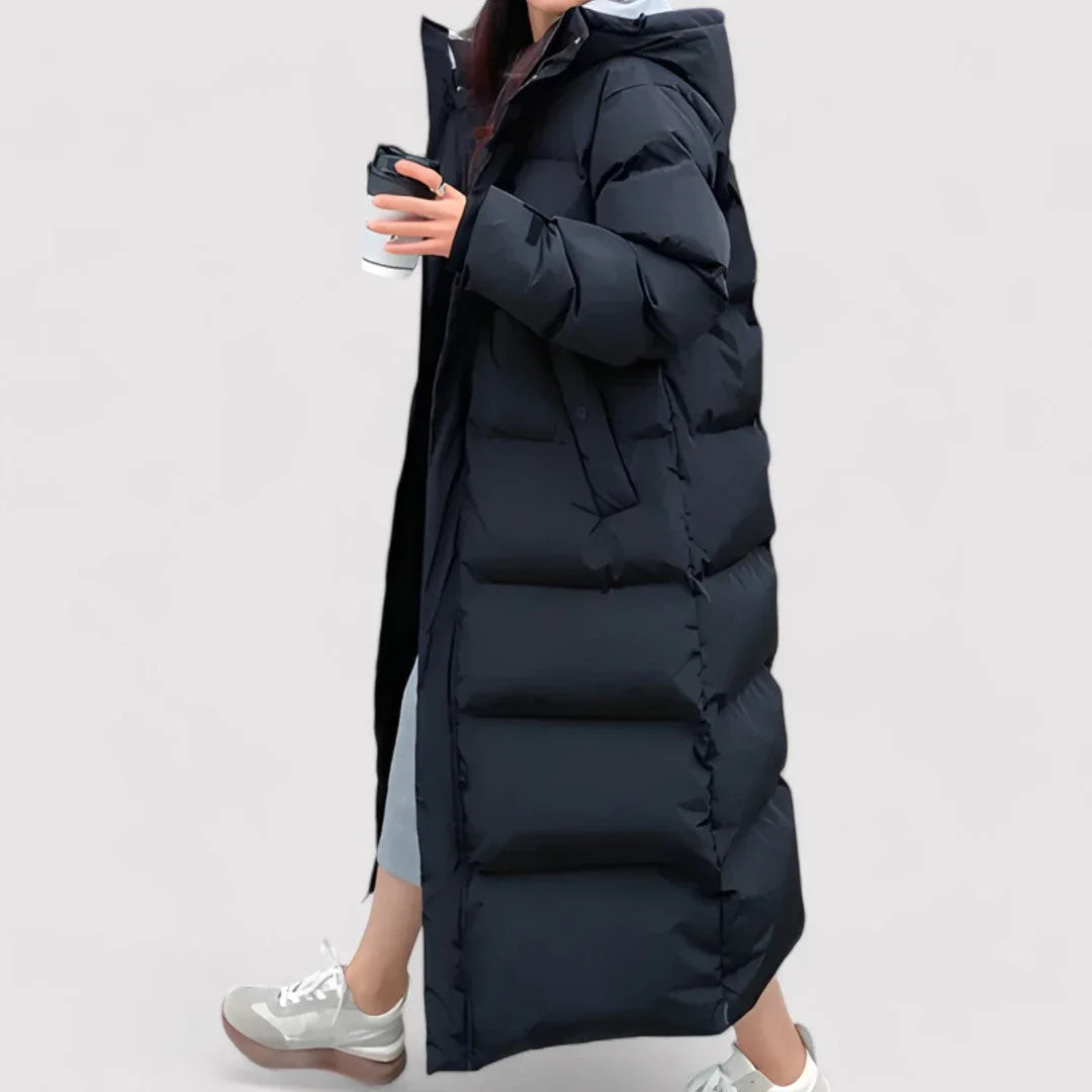Stilren vanntett damepufferparka, ekstra lang og varm for vinteren. Perfekt yttertøy mot kulde.