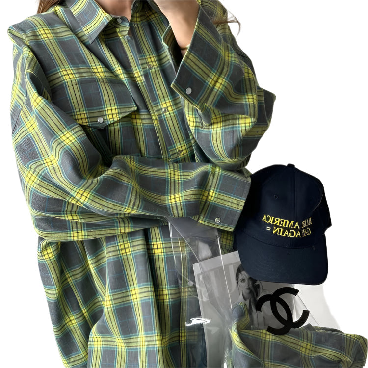 Trendy oversized rutete skjorte til dame, perfekt for en casual og allsidig look.