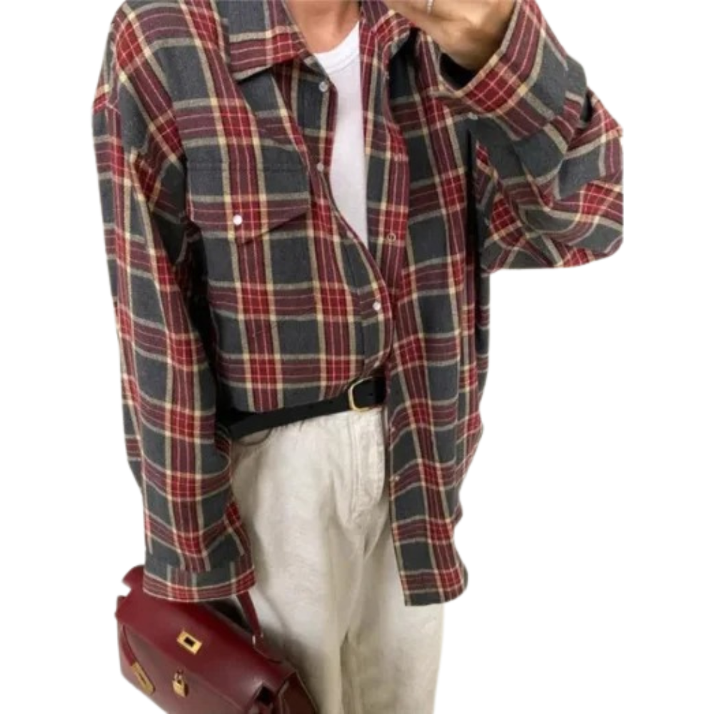 Modell viser dame oversized rutete skjorte, elegant og avslappet for kvinner.