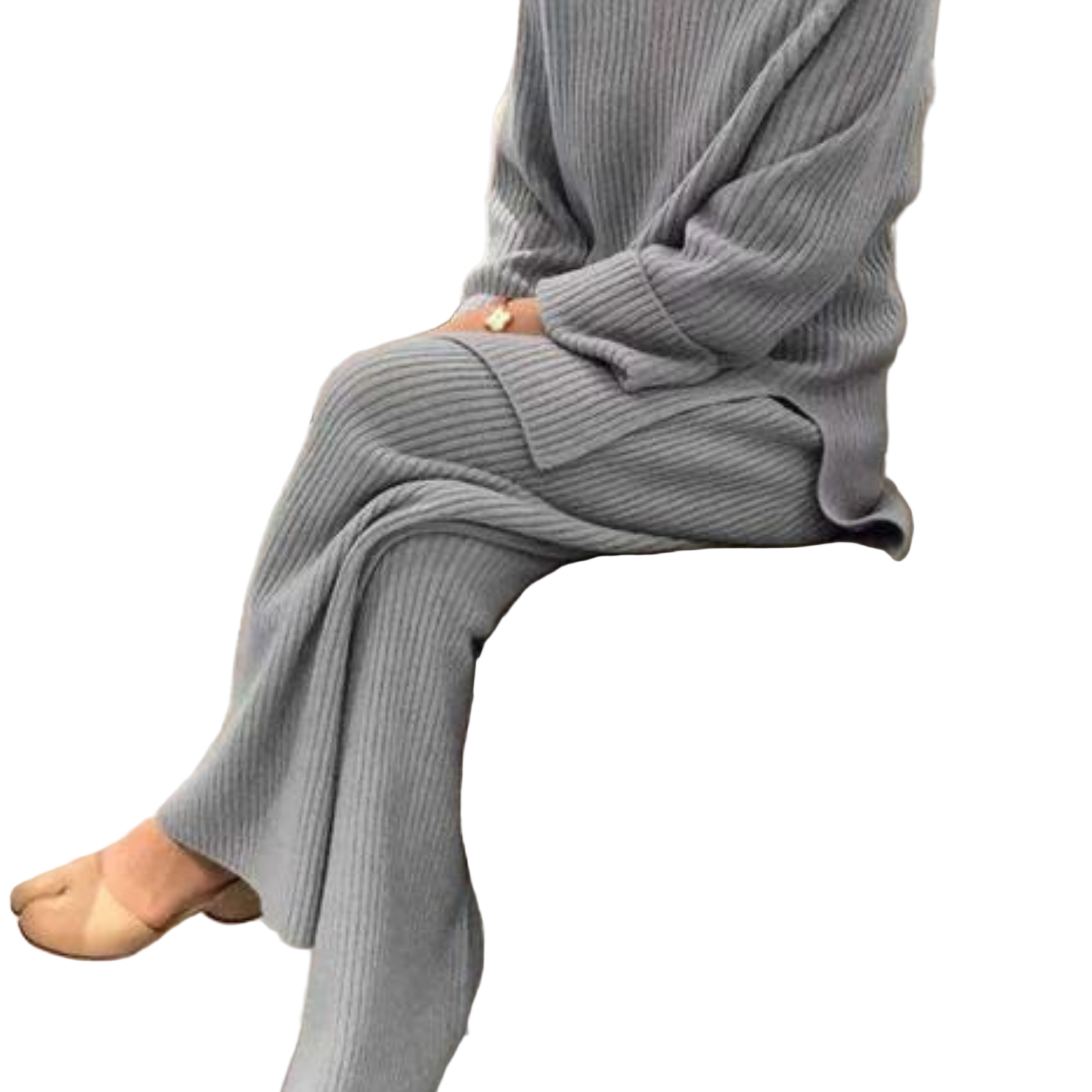 Komfortabelt strikket sett for kvinner i dempet farge, perfekt for avslappet stil. Hverdagsklær med løs passform.