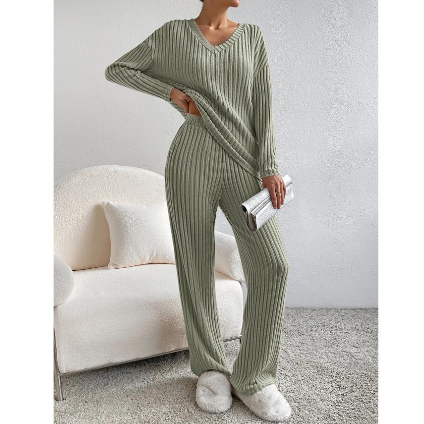 Moderne dame sett, to-delt med enkel elegant design, perfekt for en komfortabel og chic stil.