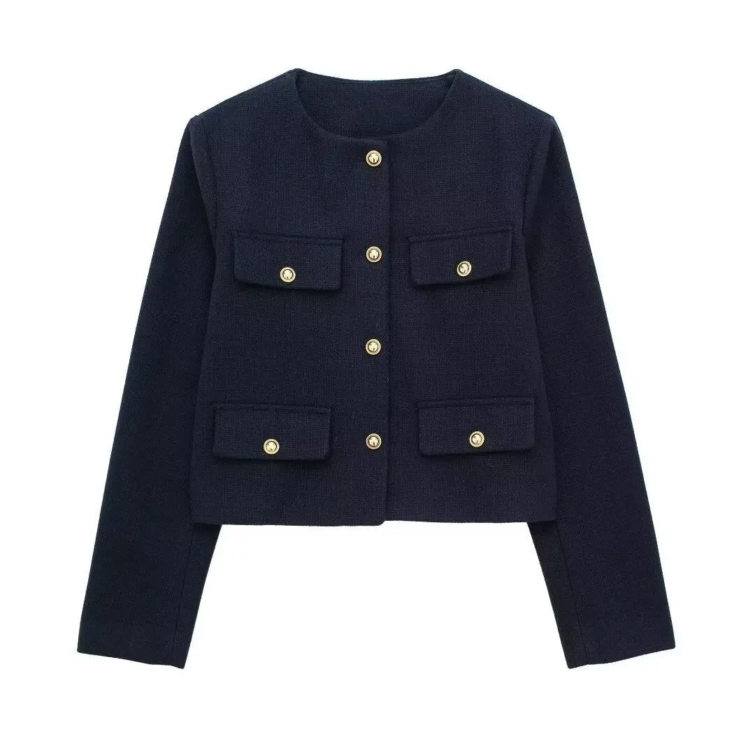 Trendy damejakke med elegant revers og stilfullt snitt. Skap et sofistikert og moderne look med dette ytterplagget.