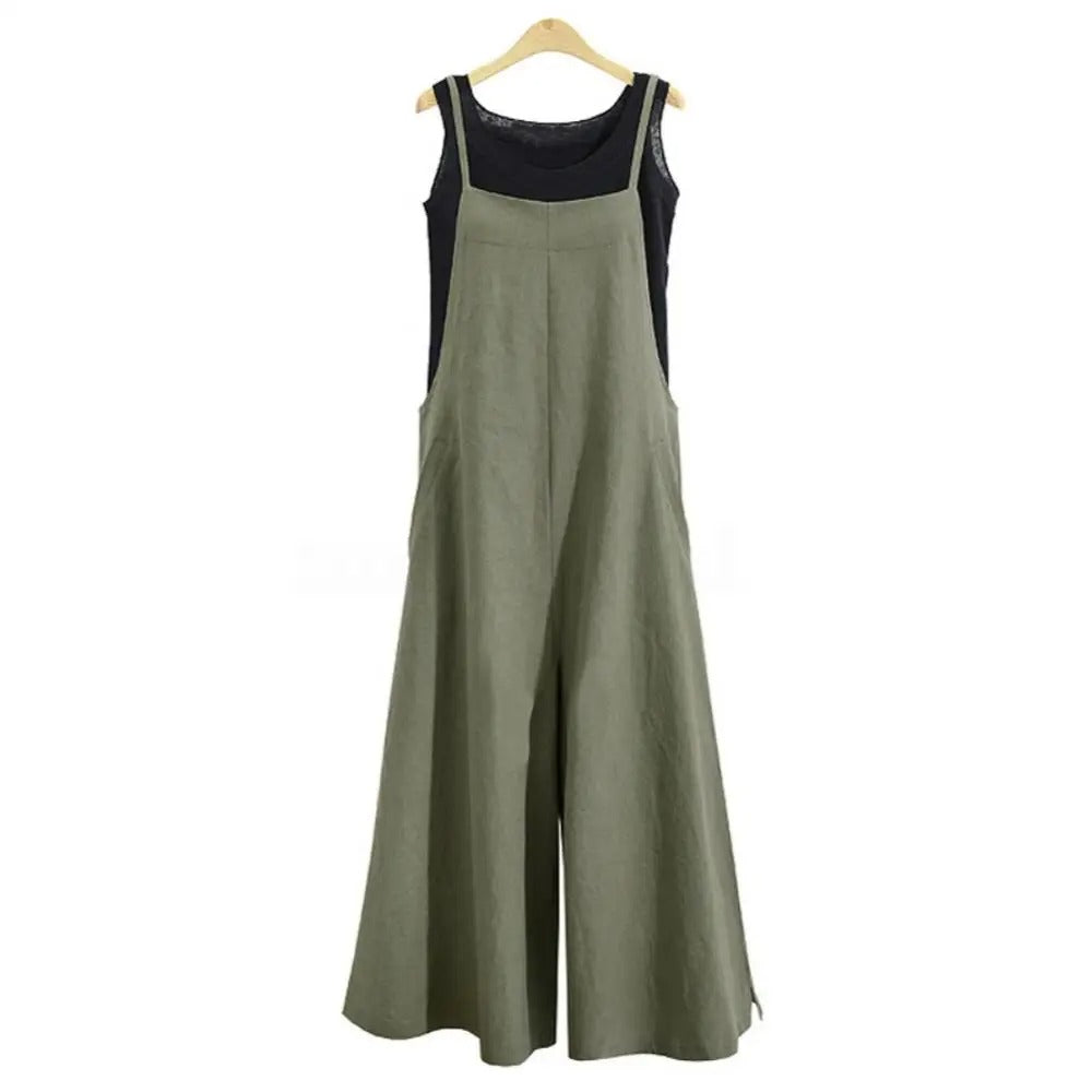 Casual damejumpsuit, ermeløs og løs. Komfortabel for varme sommerdager og ferie. Med vide ben.