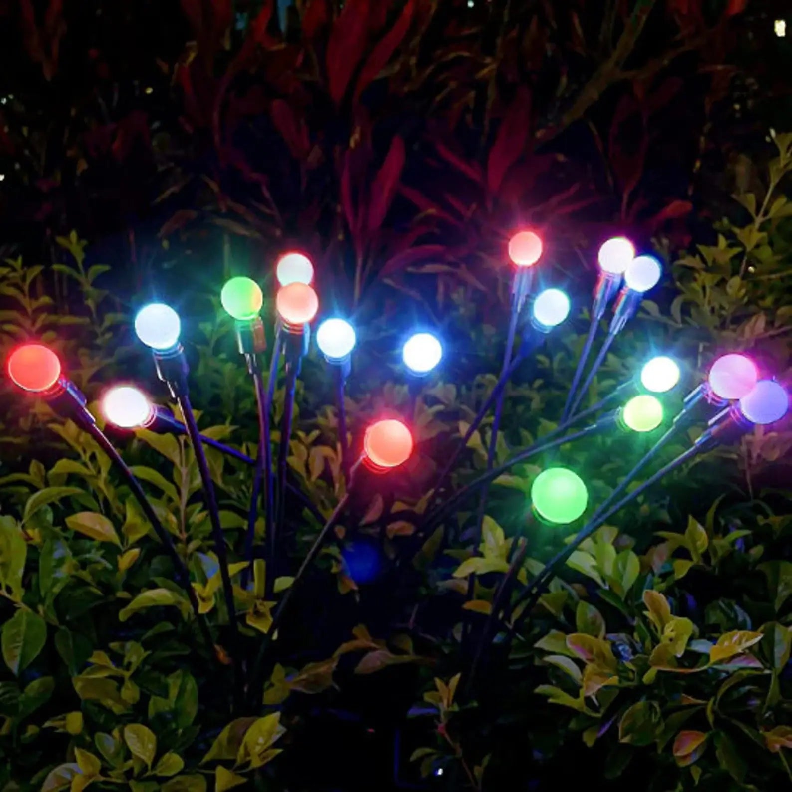 Magisk solcelle hagebelysning med dansende ildfluer. Værbeskyttet og enkel montering for din uteplass.