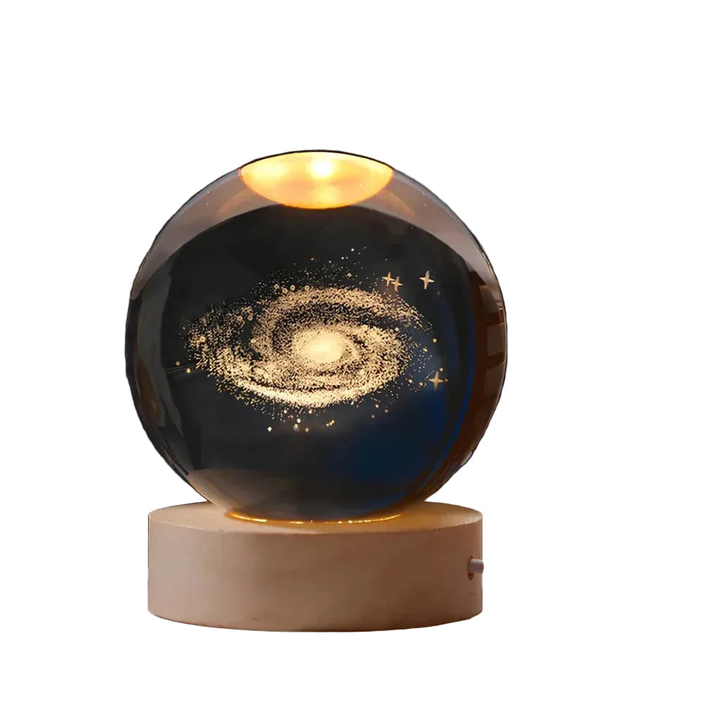 Dekorativ 3D-gravert krystallkulelampe med LED-belysning. Perfekt som nattbordlampe.