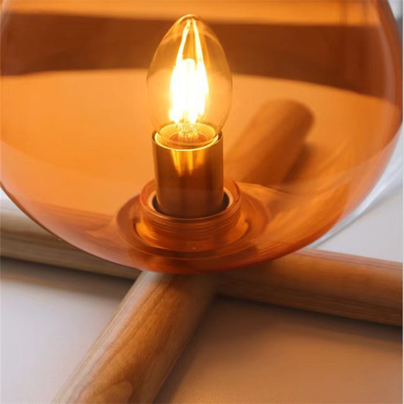 Oppladbar LED stemningslampe med realistisk flammeeffekt. Perfekt for koselig interiør og belysning.