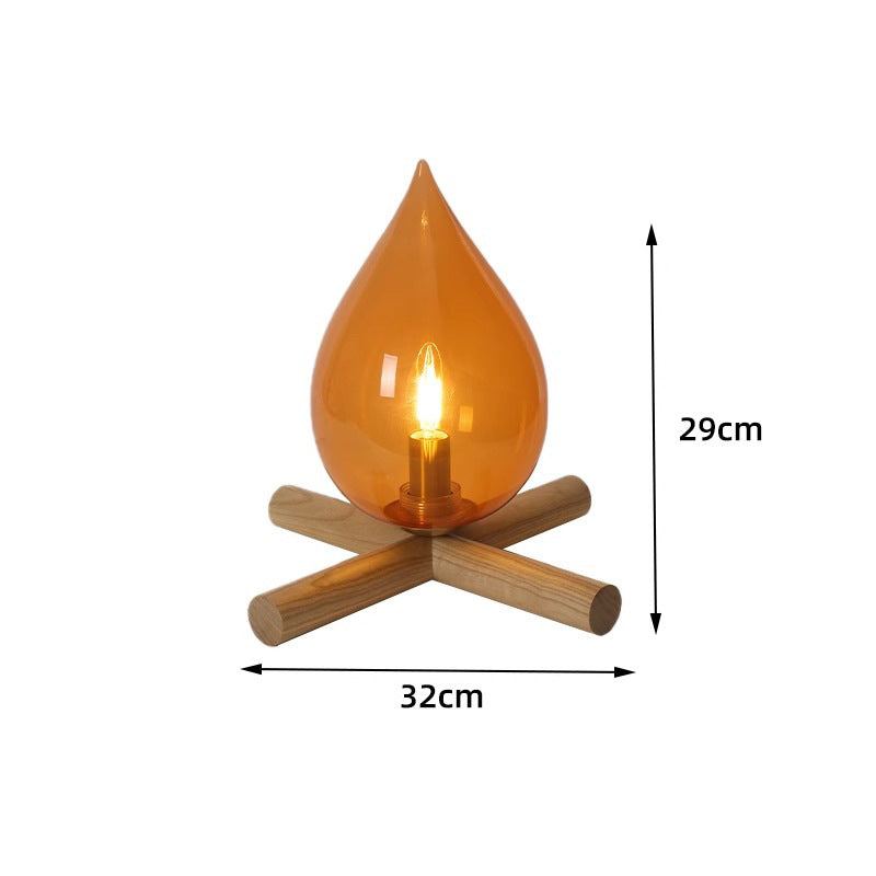 Belysning: LED flammeeffekt lampe. Oppladbar, dekorativ og gir et varmt, realistisk lys i ethvert rom.