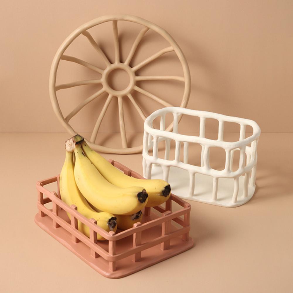 Unik, dekorativ skål i nordisk stil. Perfekt minimalistisk element for moderne hjemmedekor og kjøkken.