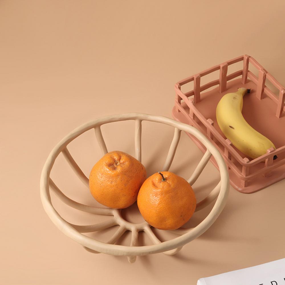 Fruktskål i nordisk stil med minimalistisk design. Perfekt som snacksbeholder, en dekorativ detalj til kjøkkenet.