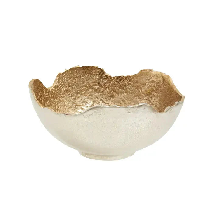 Dekorativ sølvbolle med abstrakt design. Perfekt for moderne interiør og elegant borddekor i hjemmet.