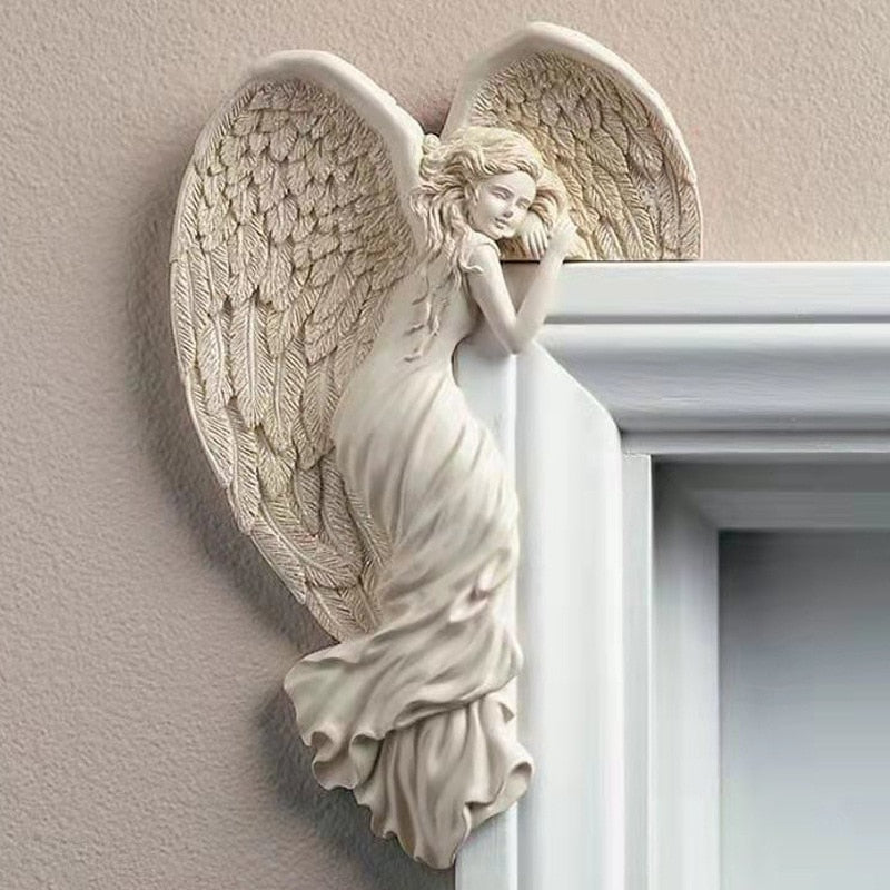 Elegant og detaljrik engel hjørnefigur i hvit resin, ideell for vegg og dør, hjemmedekorasjon.