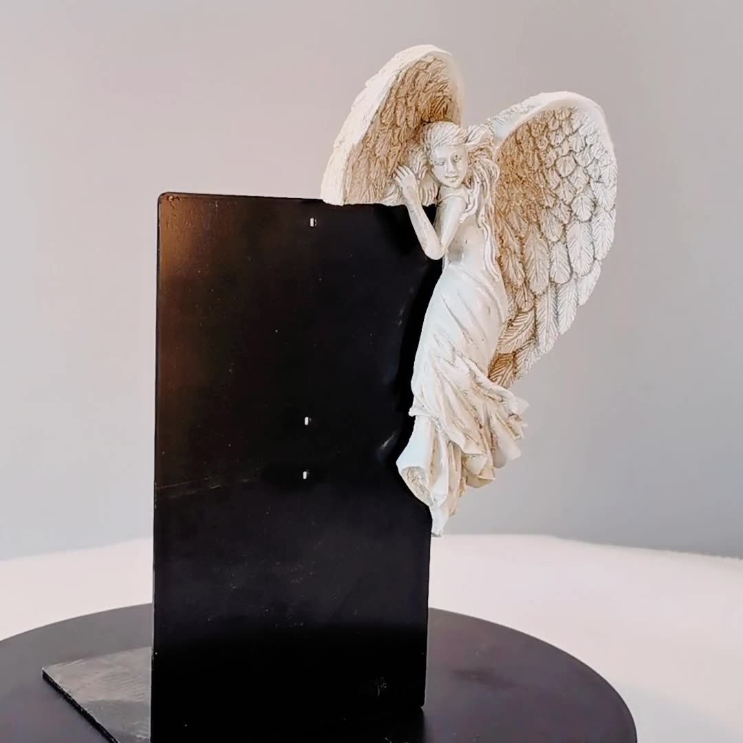 Vakker dekorativ engel hjørnefigur, gave og pyntegjenstand i resin, for hjemmedekorasjon dør/vegg.