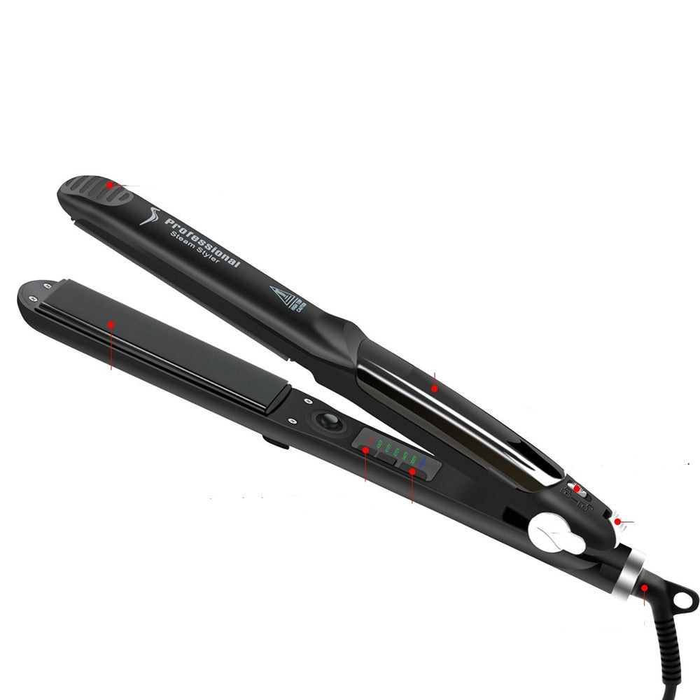 Bilde av en kvinne som styler håret sitt med en keramisk damprettetang for salongkvalitet og glans.
