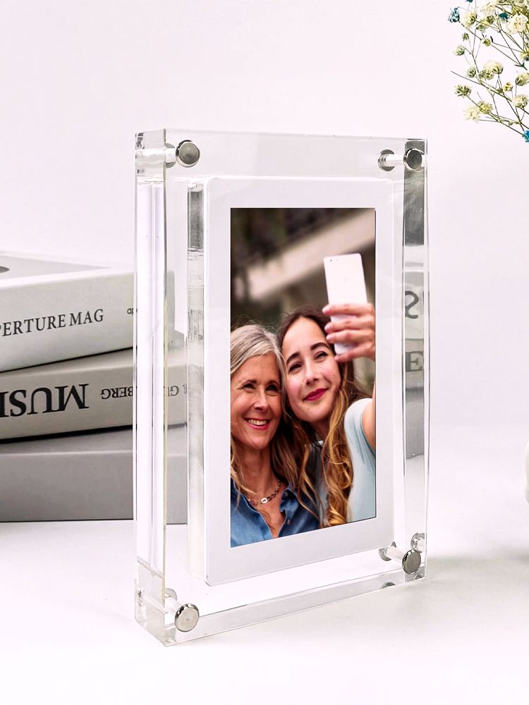 Stilren digital akryl fotoramme for automatisk visning av bilder og videoer