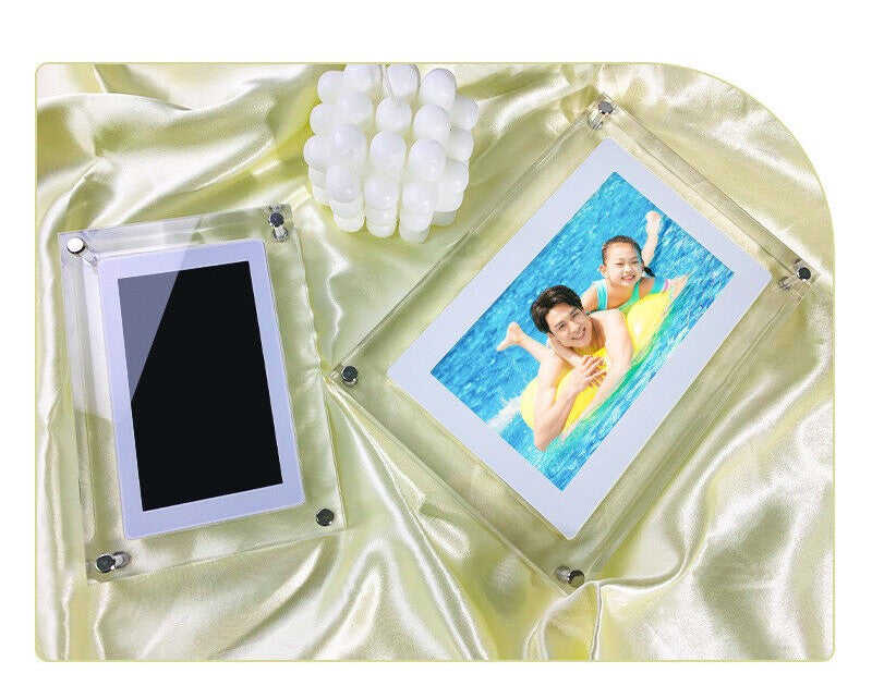 Elegant hvit digital fotoramme av akryl, perfekt for visning av kjære minner